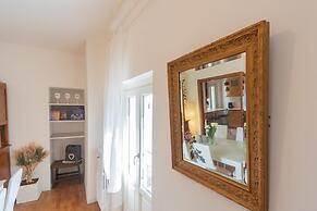 Linda Apartment 3 in Como