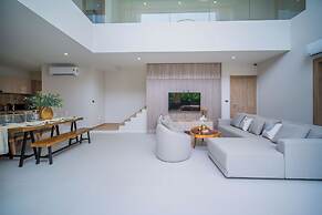 Zenithy 3BR Villa with Pool by NLA