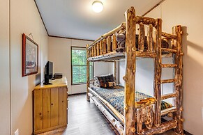 4 Mi to Lake Francis: Peaceful Pittsburg Home