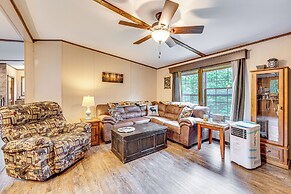 4 Mi to Lake Francis: Peaceful Pittsburg Home
