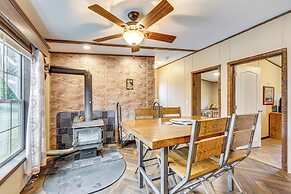 4 Mi to Lake Francis: Peaceful Pittsburg Home