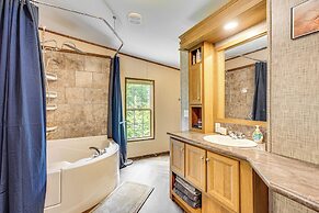 4 Mi to Lake Francis: Peaceful Pittsburg Home