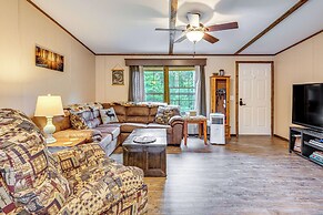 4 Mi to Lake Francis: Peaceful Pittsburg Home