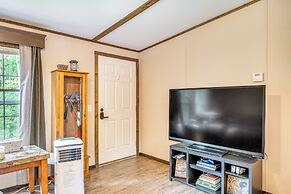 4 Mi to Lake Francis: Peaceful Pittsburg Home