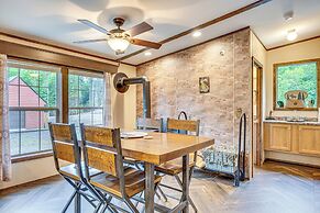 4 Mi to Lake Francis: Peaceful Pittsburg Home