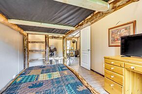 4 Mi to Lake Francis: Peaceful Pittsburg Home
