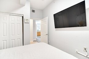 4th-floor Waterfront Condo on Treasure Island!