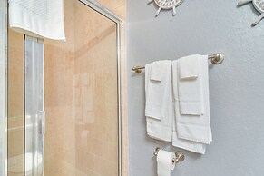 4th-floor Waterfront Condo on Treasure Island!