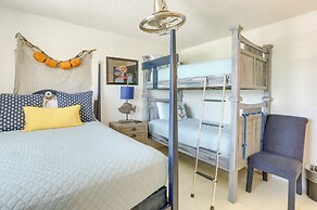 Townhome Near Beach in Galveston: Furnished Patio!