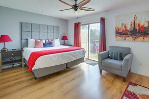 Townhome Near Beach in Galveston: Furnished Patio!