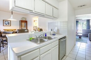 Townhome Near Beach in Galveston: Furnished Patio!