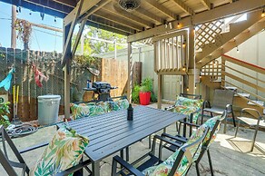 Townhome Near Beach in Galveston: Furnished Patio!