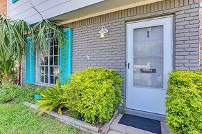 Townhome Near Beach in Galveston: Furnished Patio!