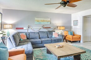 Townhome Near Beach in Galveston: Furnished Patio!