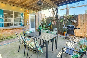 Townhome Near Beach in Galveston: Furnished Patio!