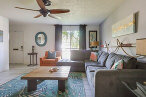 Townhome Near Beach in Galveston: Furnished Patio!