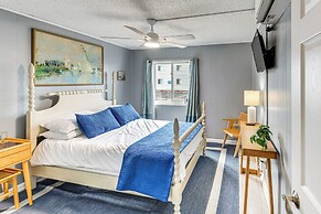 1 Mi to Jolly Roger: Condo w/ Pool in Ocean City!