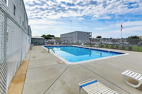 1 Mi to Jolly Roger: Condo w/ Pool in Ocean City!