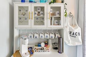 1 Mi to Jolly Roger: Condo w/ Pool in Ocean City!