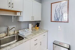 1 Mi to Jolly Roger: Condo w/ Pool in Ocean City!