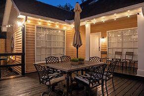 Colorful Baton Rouge Home: Deck, Grill & Fire Pit