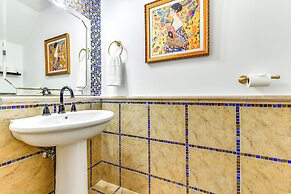 Colorful Baton Rouge Home: Deck, Grill & Fire Pit