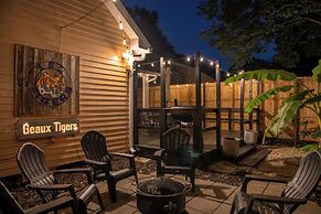 Colorful Baton Rouge Home: Deck, Grill & Fire Pit