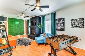 Colorful Baton Rouge Home: Deck, Grill & Fire Pit