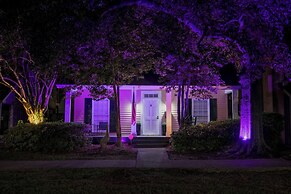 Colorful Baton Rouge Home: Deck, Grill & Fire Pit