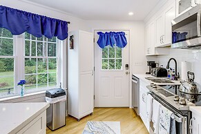Quiet Kingston Getaway - 3 Mi to Beaches!