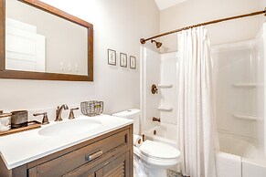 Serene Travelers Rest Apartment: 7 Mi to Downtown!