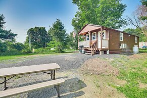 Isle La Motte Cabin ~ 3 Mi to Lake Champlain!