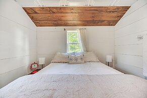 Isle La Motte Cabin ~ 3 Mi to Lake Champlain!