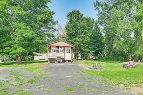 Isle La Motte Cabin ~ 3 Mi to Lake Champlain!