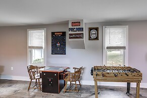 3 Mi to Cedar Point: Sunny Sandusky Home w/ Yard