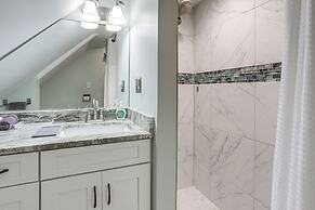 3 Mi to Cedar Point: Sunny Sandusky Home w/ Yard