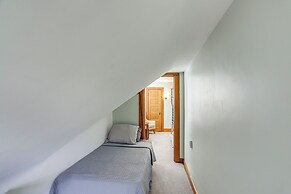 3 Mi to Cedar Point: Sunny Sandusky Home w/ Yard