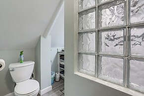 3 Mi to Cedar Point: Sunny Sandusky Home w/ Yard