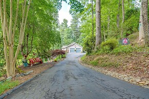 Blue Ridge Mtn Retreat: Porches & Creek Access