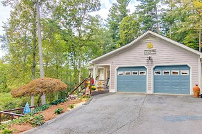 Blue Ridge Mtn Retreat: Porches & Creek Access