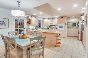 Blue Ridge Mtn Retreat: Porches & Creek Access