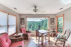 Mountain & Waterfall Views: Stunning Dahlonega Gem
