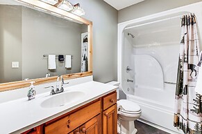 Mountain & Waterfall Views: Stunning Dahlonega Gem