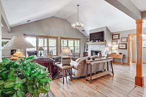 Mountain & Waterfall Views: Stunning Dahlonega Gem