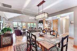 Mountain & Waterfall Views: Stunning Dahlonega Gem