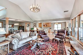 Mountain & Waterfall Views: Stunning Dahlonega Gem