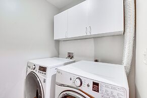 Mountain & Waterfall Views: Stunning Dahlonega Gem