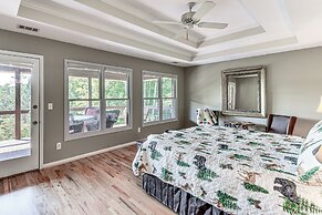 Mountain & Waterfall Views: Stunning Dahlonega Gem