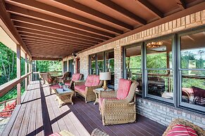 Mountain & Waterfall Views: Stunning Dahlonega Gem