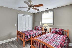 Mountain & Waterfall Views: Stunning Dahlonega Gem